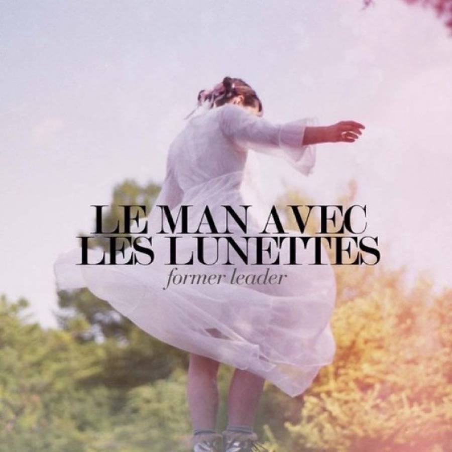 le-man-avec-lunettes-former-leader