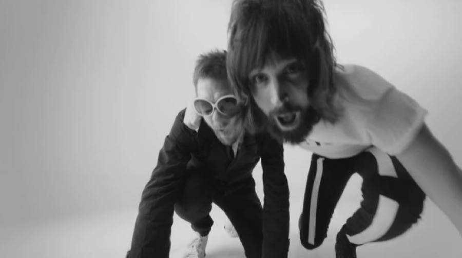 kasabian-eez-eh