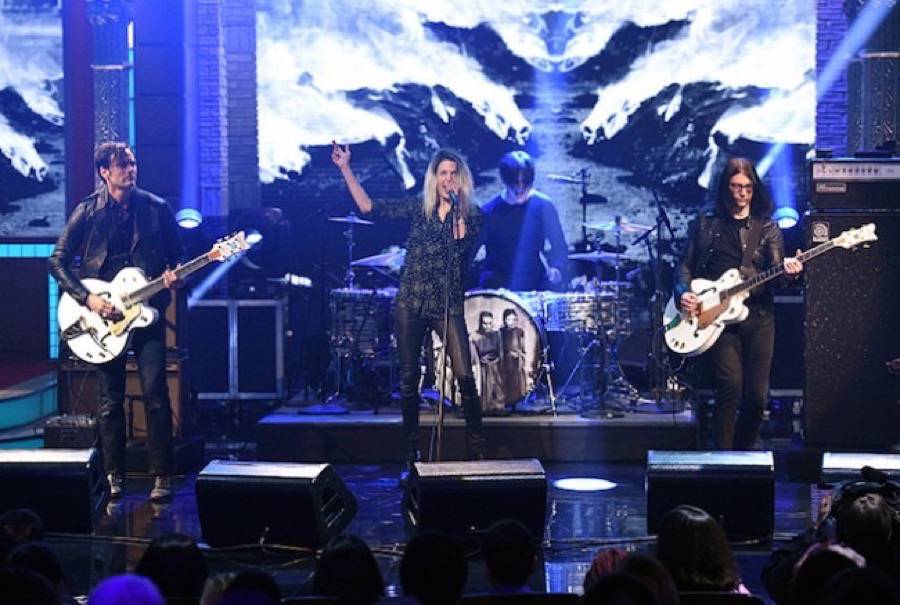 The Dead Weather perform on The Late Show with Stephen Colbert, Monday Sept. 14, 2015 on the CBS Television Network. Photo: Jeffrey R. Staab/CBS é2015 CBS Broadcasting Inc. All Rights Reserved