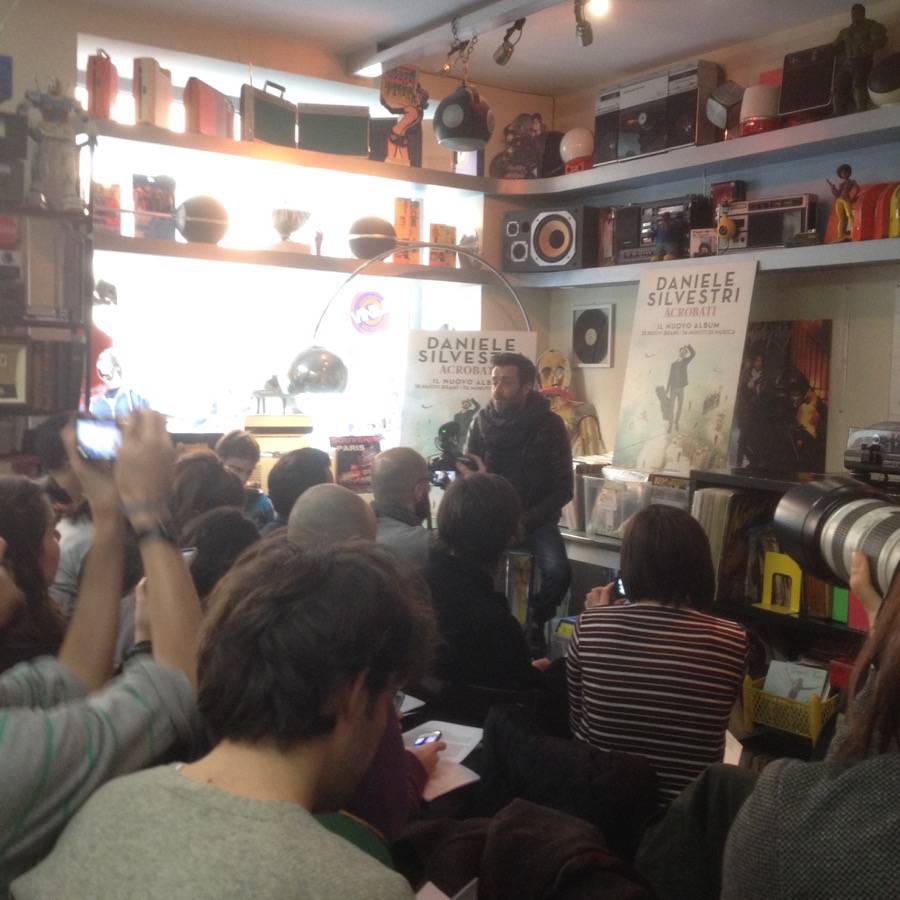 daniele-silvestri-presentazione-acrobati-vinile-milano-2016