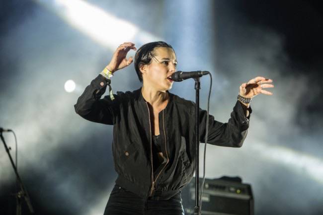02-savages