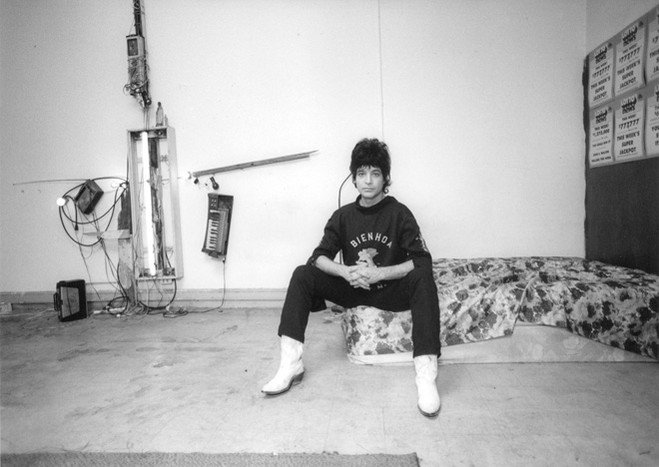 [Alan Vega nel 1981. Ph: Ari Marcopoulos]